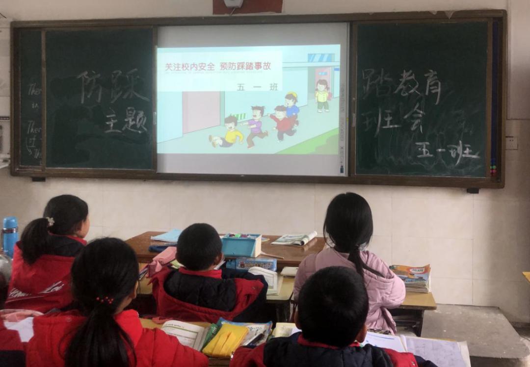 峡江县小学领导团队，引领未来教育的新力量